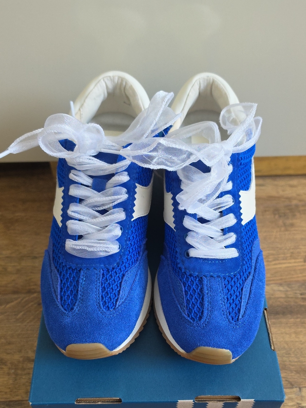 Dolce VITA Blue  Leather Sneakers with White Accent  Sz8